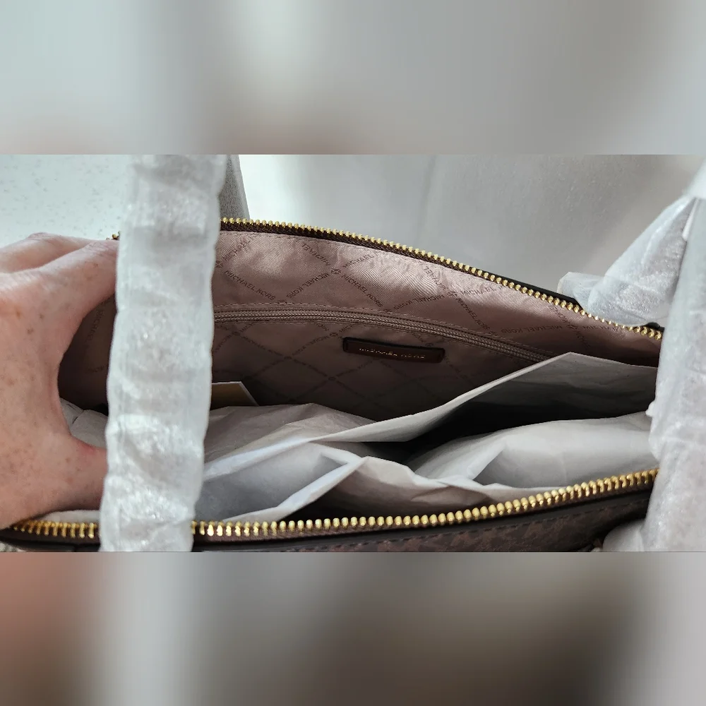 ⚡️🚨 NWT Michael Kors Charlotte Large Leather Tote Bag - Lowest Price🚨 - Picture 11 of 14